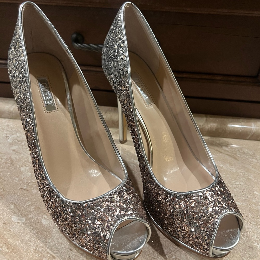 New! Guess Glitter Peep-Toe Pumps Silver Sparkle High-Heel Shoes Size 8M